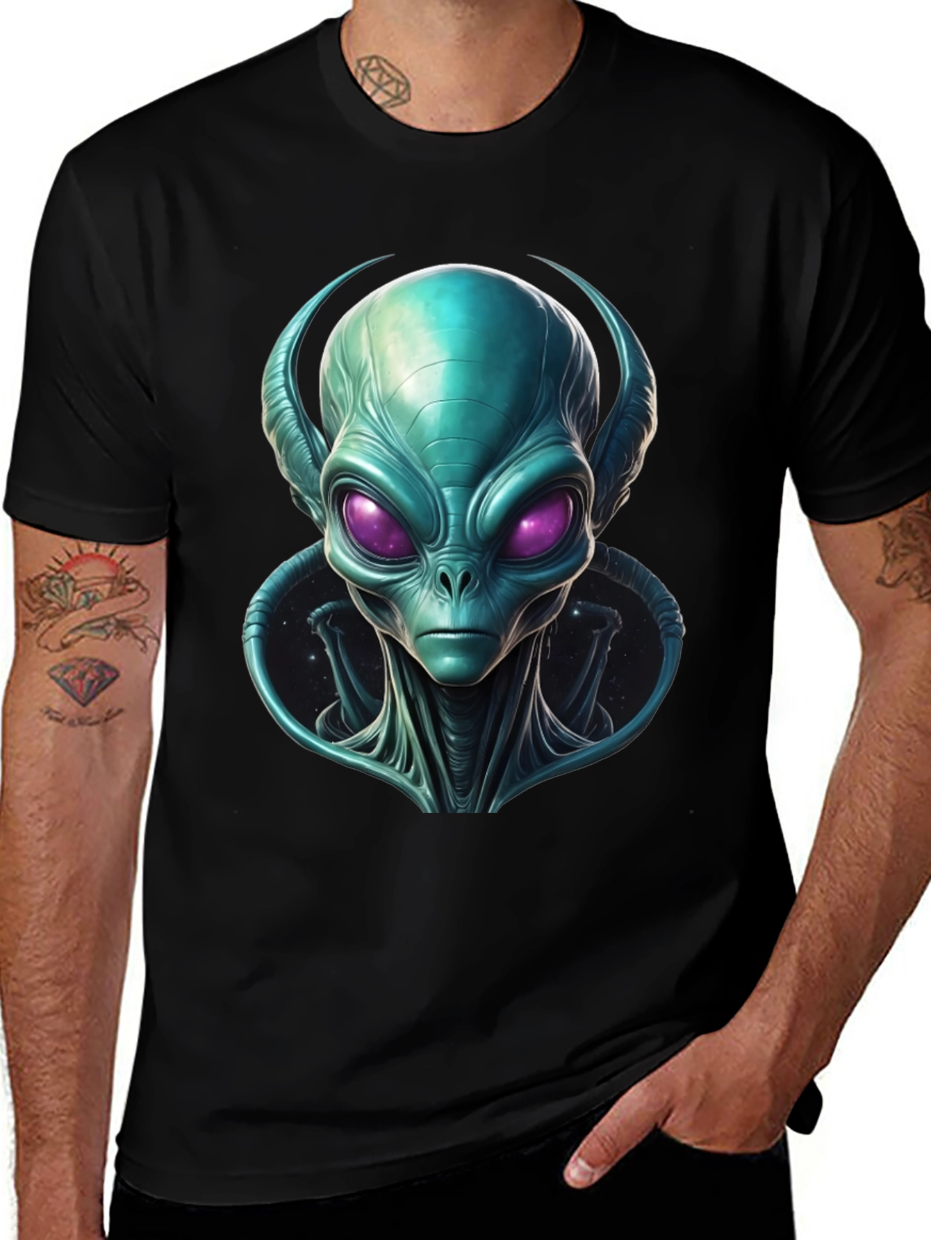 Alien Head Graphic T-Shirt - Sci-Fi Design