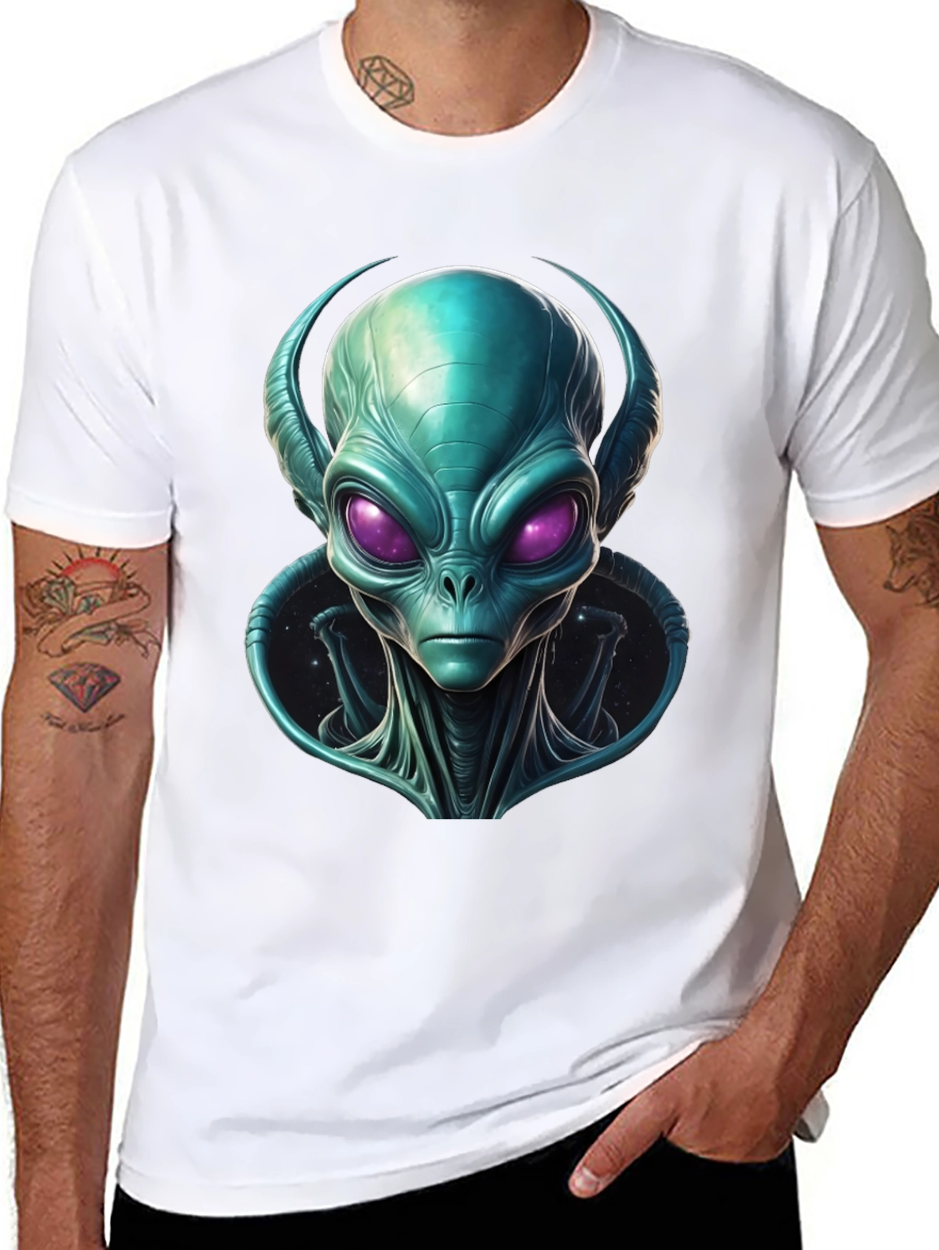 Alien Head Graphic T-Shirt - Sci-Fi Design