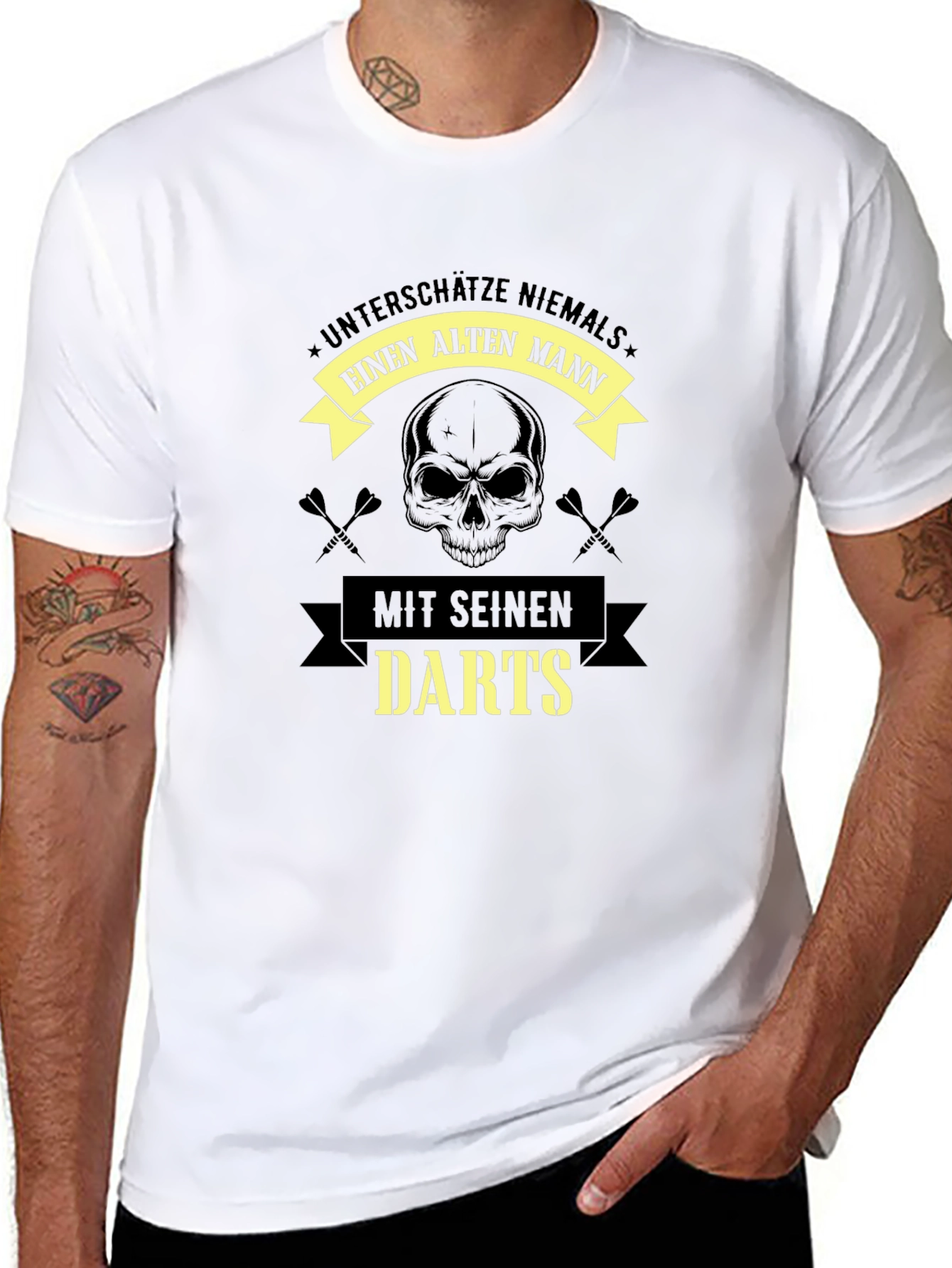 Unterschatze Niemals Alten Mann Darts T-Shirt